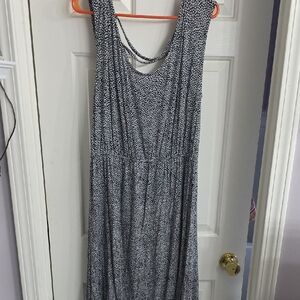 Chic Black and White Backless Dress